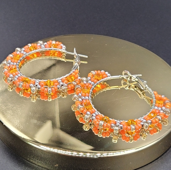 Hand beaded hoop earring by Bougie Birch - Picture 2 of 7
